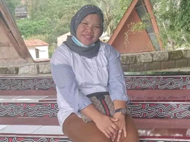 Hadijah Lingga, warga Dusun Temba usai diwawancarai Radar Medan Sabtu, 21/8/2021