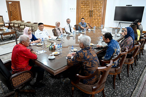 030926_WAGUB__AUDIENSI_GARUDA_03_jpg.jpg