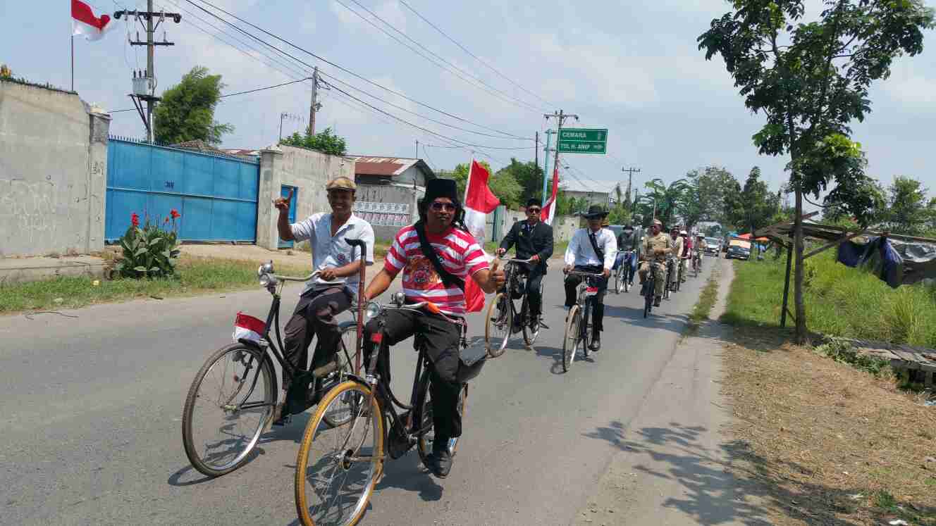 Meriahkan Kemerdekaan RI ke 75, Warga Sampali Sepeda Keliling Bawa Bendera Merah Putih