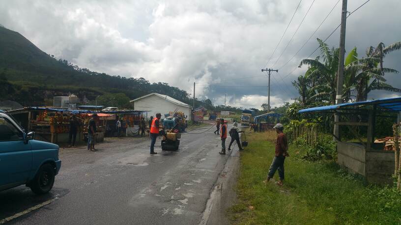 Perbaikan Jalan Perbatasan Simalungun -Karo Diduga Asal Jadi, Hujan Proyek Jalan Terus