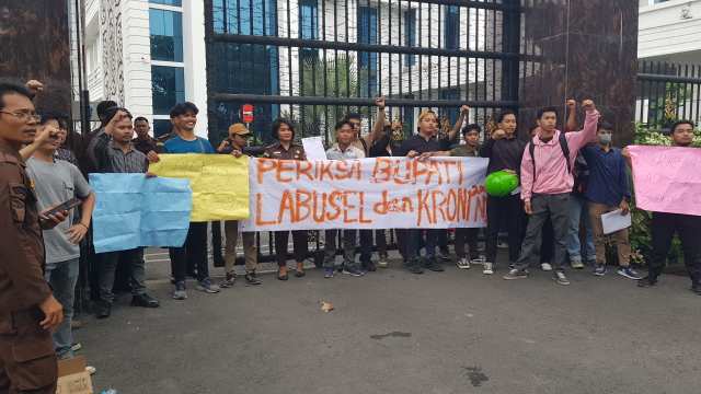 Aksi Damai Aliansi  Mahasiswa dan Pemuda Sumatera Utara Minta Kejatisu Periksa Bupati Labusel