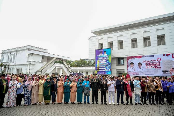 Hari Sumpah Pemuda ke-98, Wagub Surya Serahkan Penghargaan kepada Tujuh Organisasi Kepemudaan