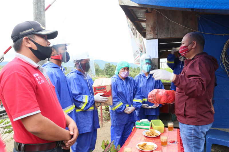 Tinjau Posko Desa, Bupati Taput Harapkan Posko Desa Perketat Pemeriksaan