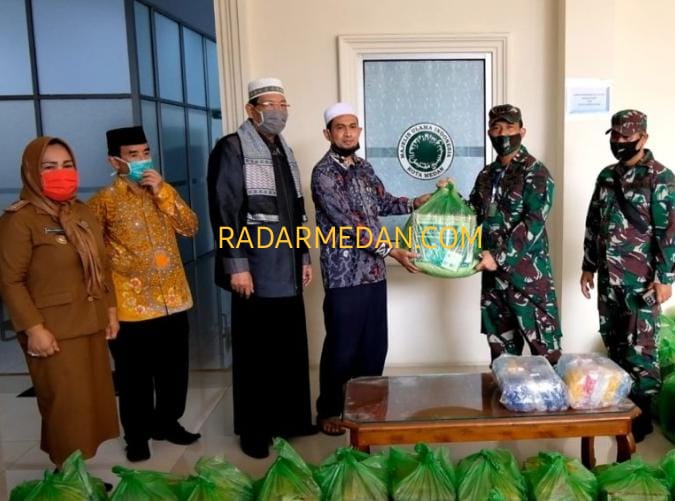 Dandim 0201/BS Medan Serahkan Bantuan 200 Paket Sembako Kepada MUI Medan