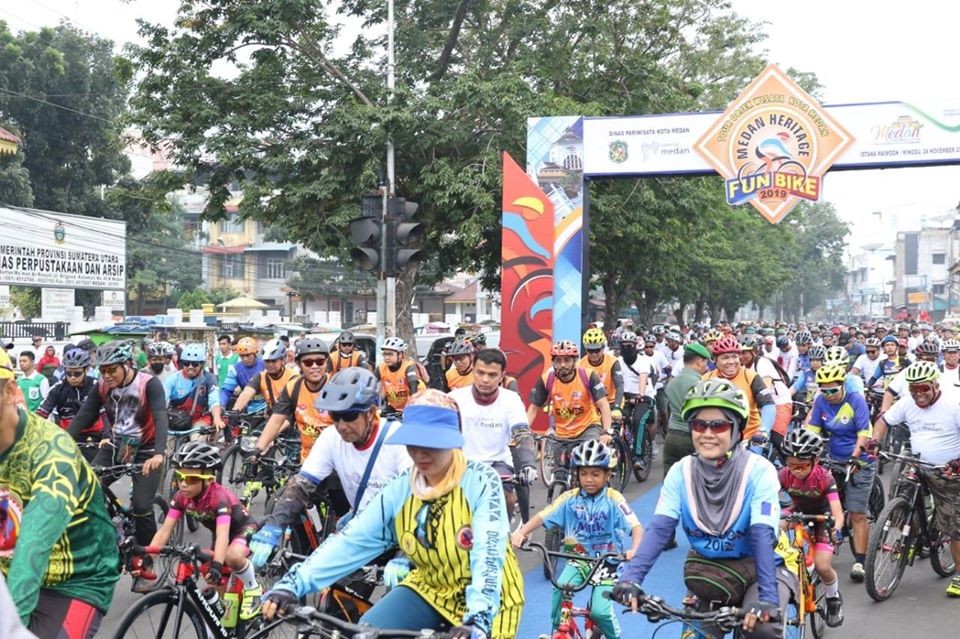 Ribuan Warga Ikuti Medan Heritage Fun Bike di Istana Maimun