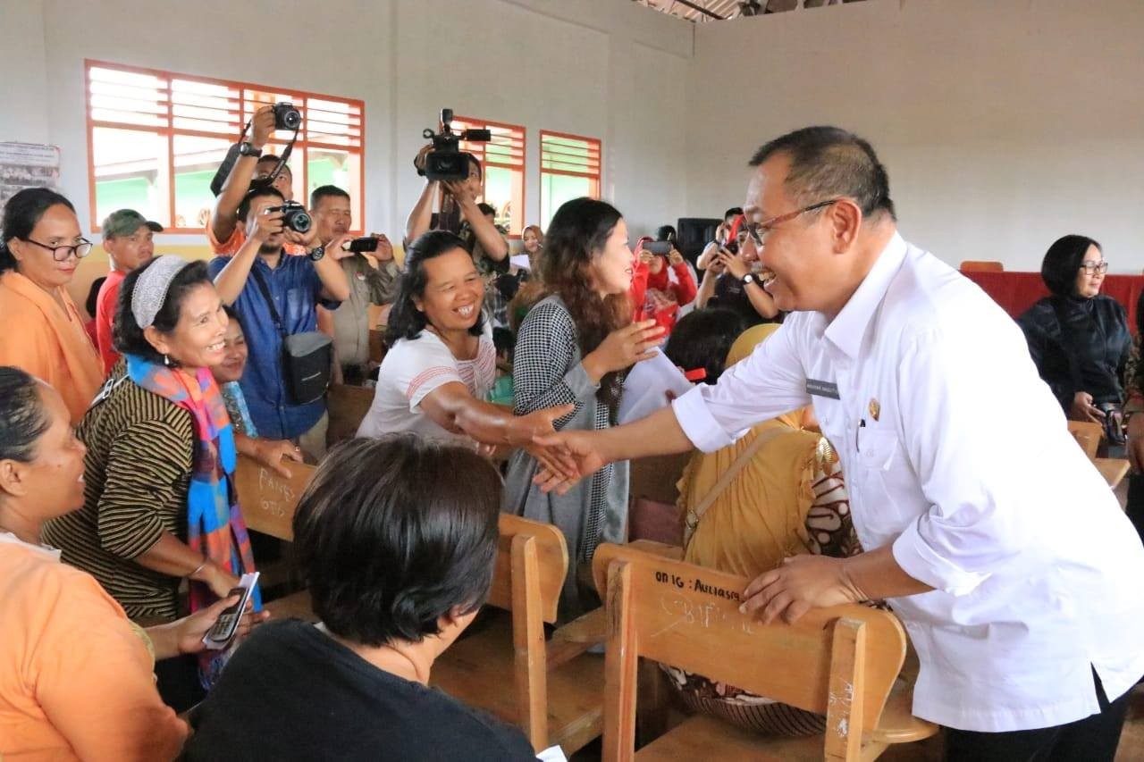 Wali Kota Medan Serahkan Bantuan PIP 2020 Ke Yayasan Pencawan di Medan