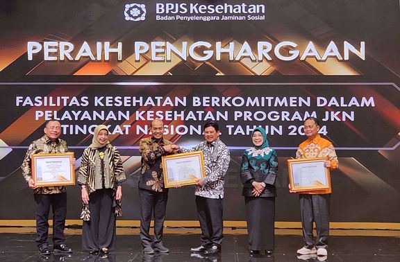 RS Adam Malik Raih Penghargaan Fasilitas Kesehatan Berkomitmen dalam Program JKN Nasional Tahun 2024