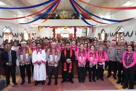 Kapolda Sumut Rayakan Natal Bersama Warga Terdampak Bencana di Adiankoting