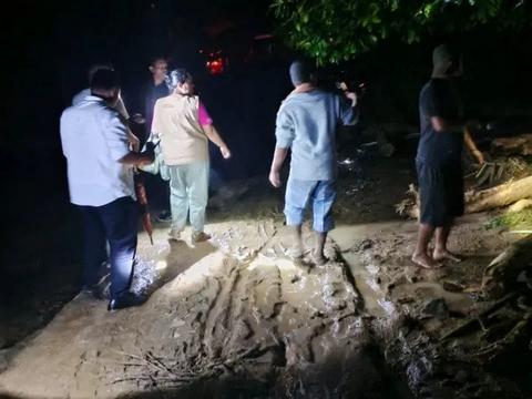 Banjir Bandang Landa Simangumban, Pemkab Tapanuli Utara Gerak Cepat Evakuasi Warga