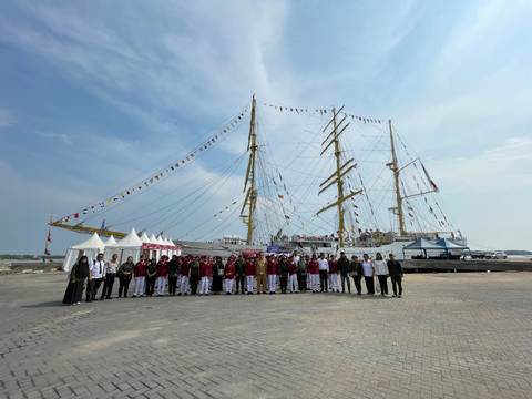 Pemko Medan Ajak Siswa Sekolah Rakyat Naik KRI Bima Suci
