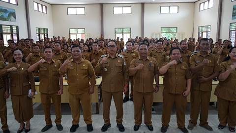 Bupati Taput Tekankan Pendidikan Karakter di Tengah Era AI
