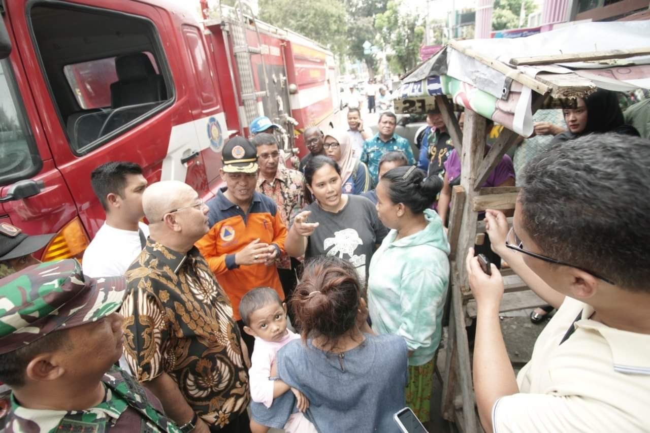 Walikota Medan Kunjungi Korban Kebakaran Jalan S Parman