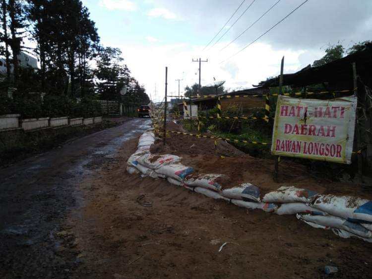 Jembatan Jalur Alternatif Tongkoh-Tigapanah Diperbaiki, Pengendara Diminta Hati-hati Melintas