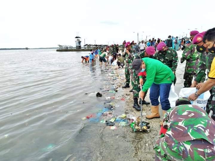 Walikota Medan Usung Gerakan Bersihkan Pantai di Belawan