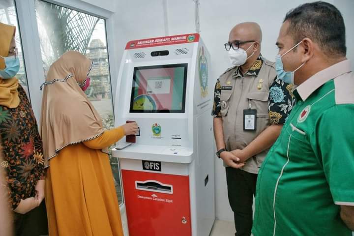 Anjungan Dukcapil Mandiri Diresmikan, Warga Magelan Kini Dapat Cetak KTP Sendiri