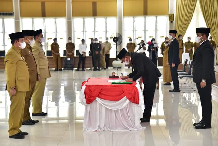 Lantik Delapan Pejabat Eselon II, Edy Rahmayadi: Berikan yang Terbaik untuk Bangsa dan Negara