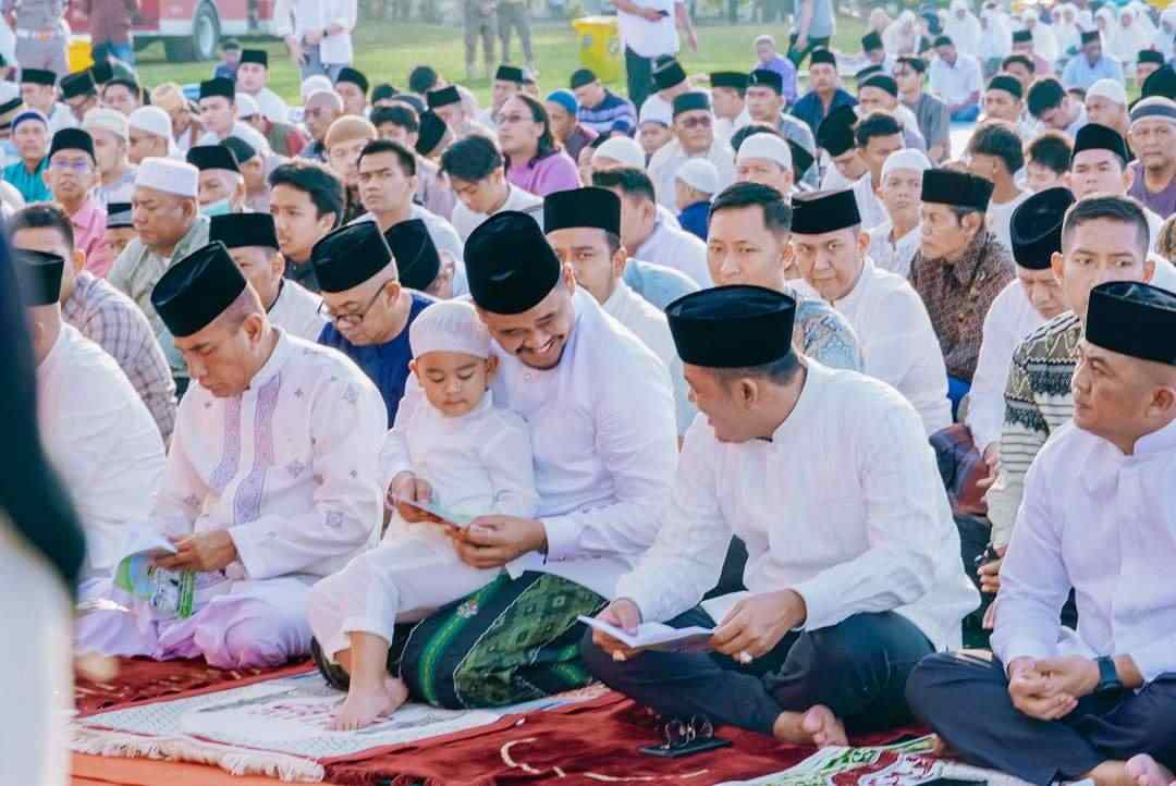 Wali Kota Medan Shalat Idul Fitri 1 Syawal 1444 H di Lapangan Cadika Bersama Masyarakat
