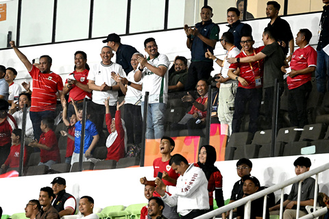 GUBERNUR_BERSORAK_USAI_GOL_TIMNAS_U-19_-3_jpg.jpg