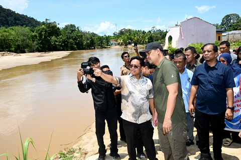 Bobby Nasution Tinjau Sibuluan, Pastikan Rekonstruksi Tanggul dan Hunian Warga Dipercepat