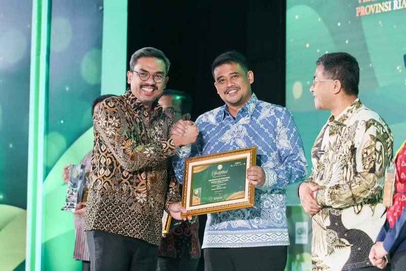 Bobby Nasution Terima Penghargaan Adinata Syariah