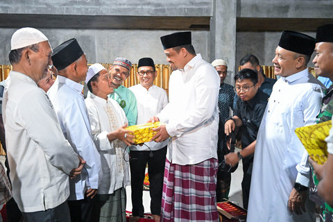 Gubsu_Tarawih_Pertama_di_Lokasi_Bencana_5_jpg.jpg