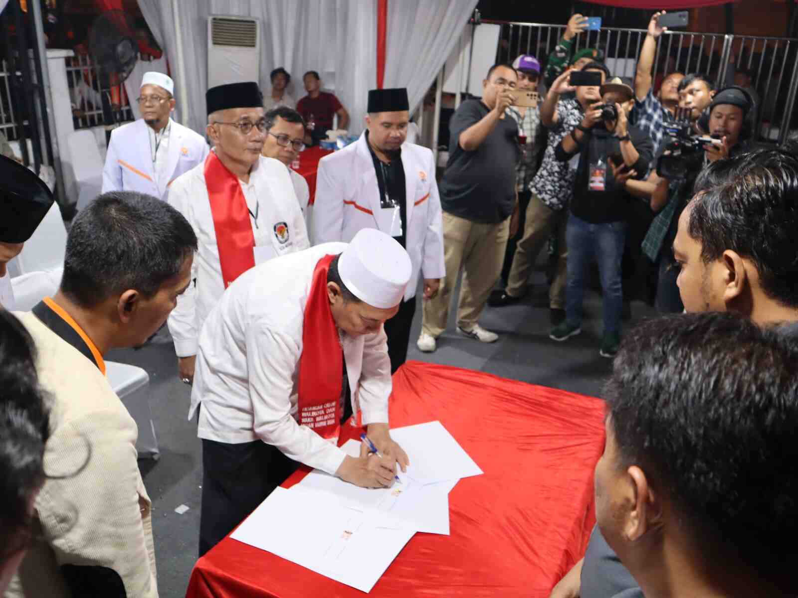 Datangi KPU Medan, Hidayatullah-Yasir Ridho Daftar Pilkada 2024