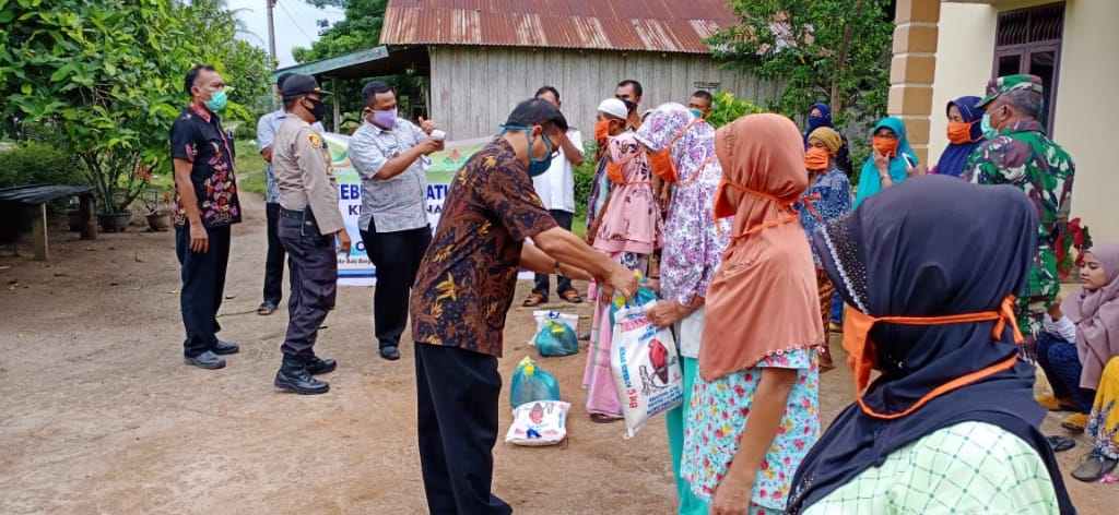 PTPN IV Unit Air Batu Berbagi dengan Anak Yatim dan Orang Tua Jompo