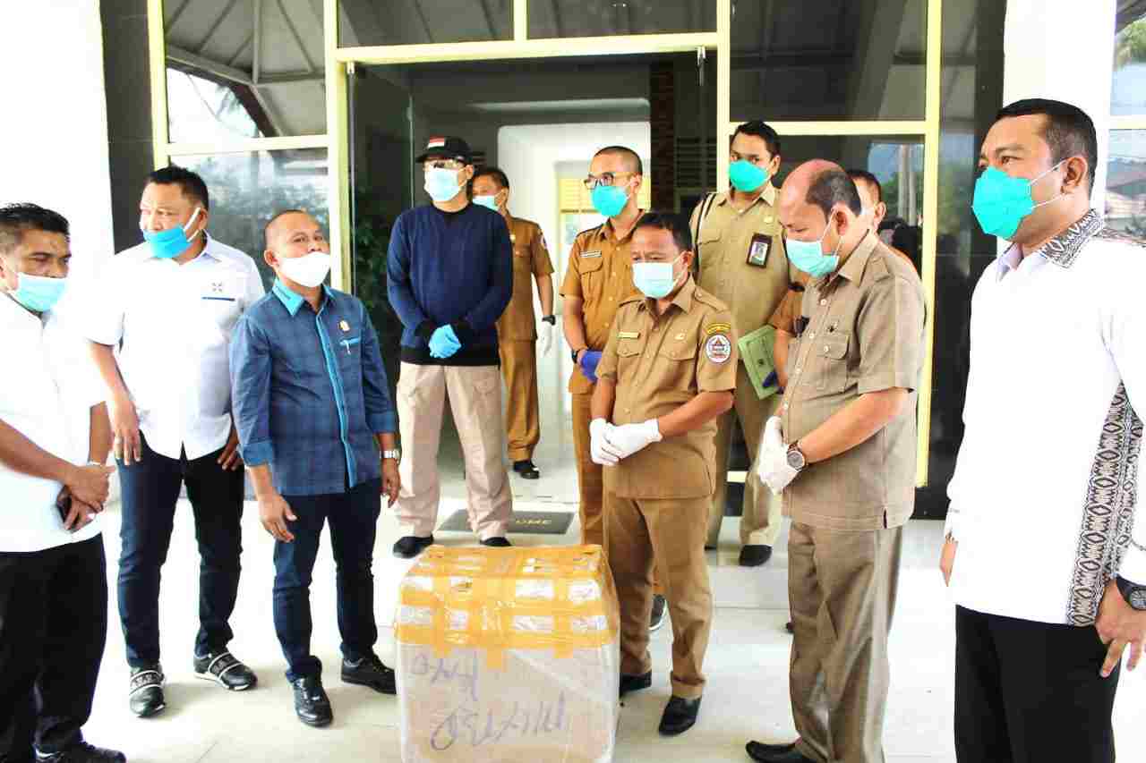 Pemkab Tapteng Terima Bantuan APD dari Anggota DPRD Provinsi Sumut 