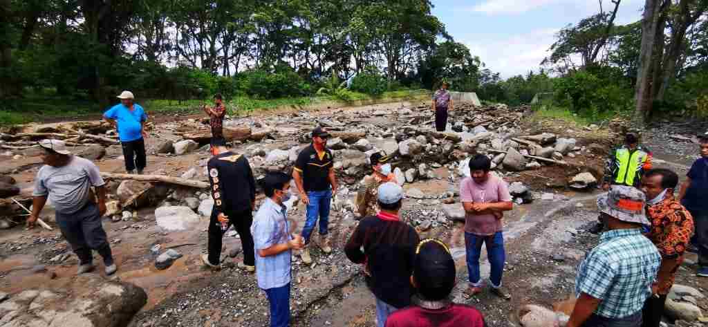 Bupati Karo Tinjau Hulu hingga Hilir Sisa Terjangan Lahar Dingin Gunung Sinabung 