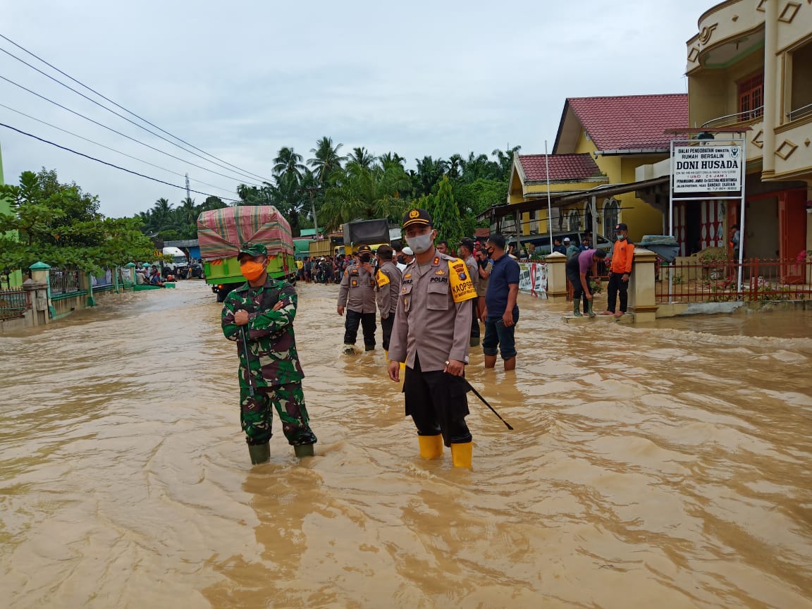 Bupati, Kapolres, Dandim Tinjau Banjir di Labura