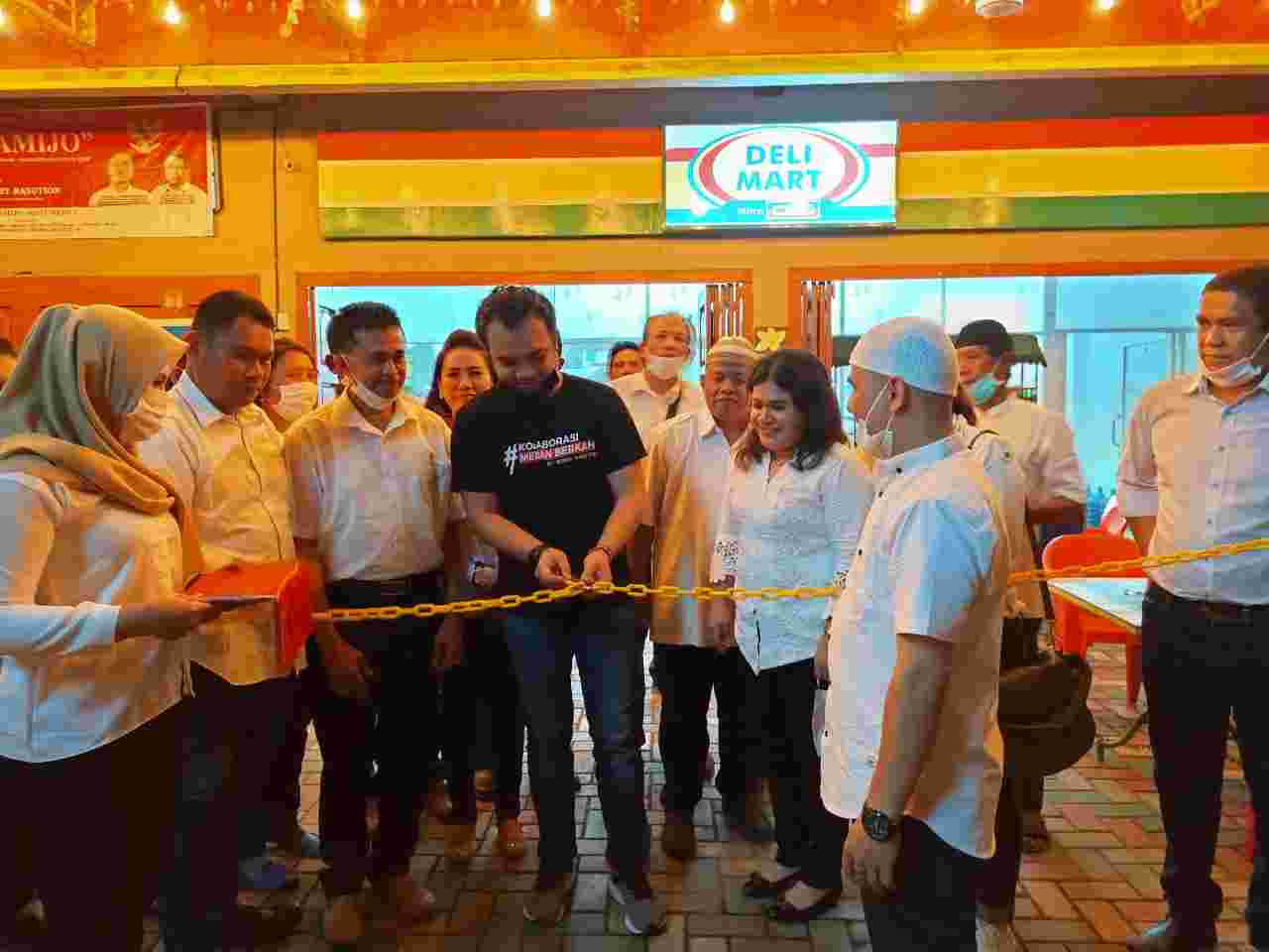 Buka Firma Hukum dan Peresmian DELI MART Bagi Sembako kepada Warga