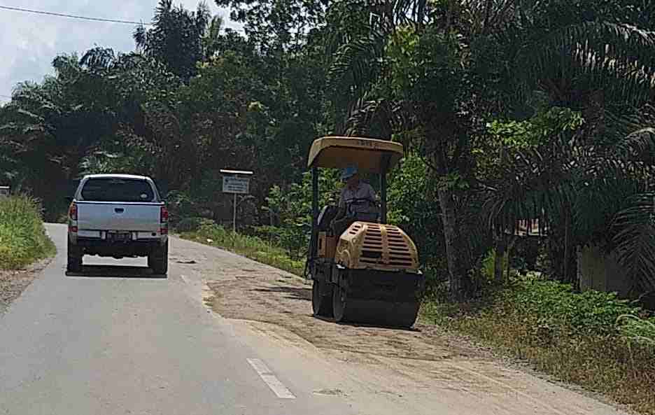 Setalah Diberitakan, Jalan Rusak di Bilah Hilir Dikerjakan