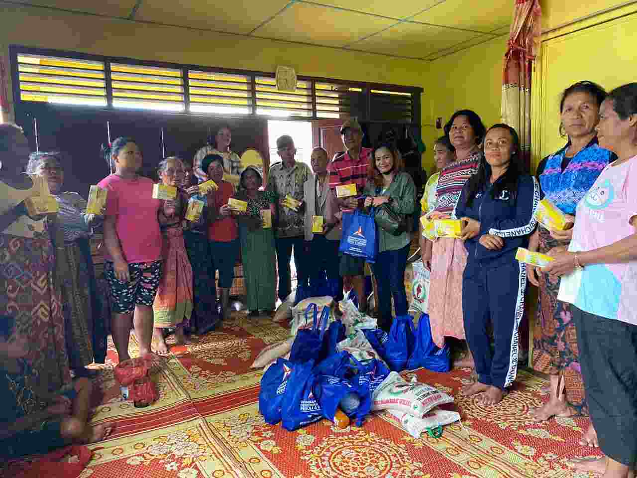 Anggota DPR RI, Hinca Panjaitan Salurkan Ratusan Bantuan Melalui Endamia di Kecamatan Juhar