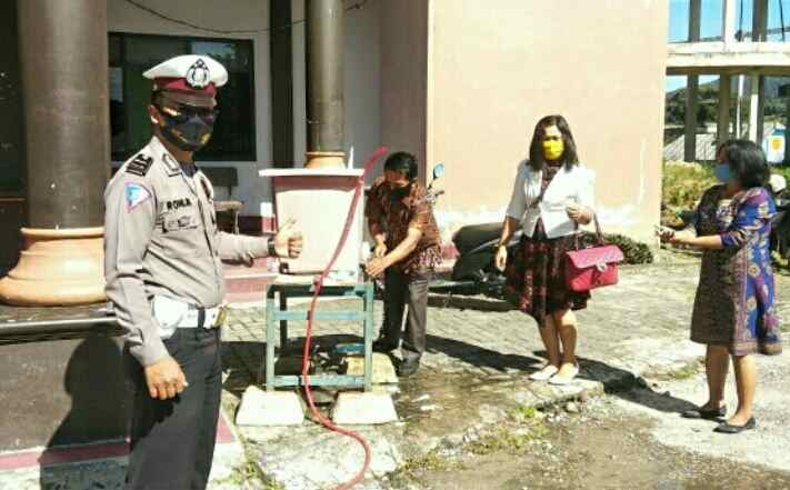 Jelang New Normal, Polres Sergai Bagikan 600 Paket Sembako kepada Pengurus Gereja