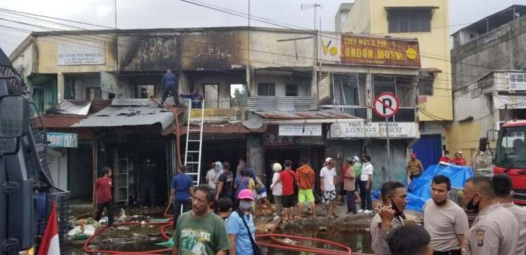 4 Ruko Pajak Simpang Limun Terbakar, Beruntung Tak Ada Korban Jiwa