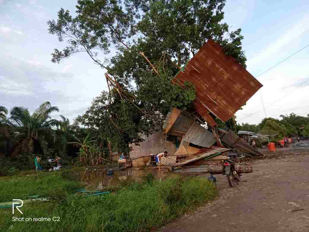 28 Rumah Porak Poranda Dihantam Puting Beliung di Labuhanbatu