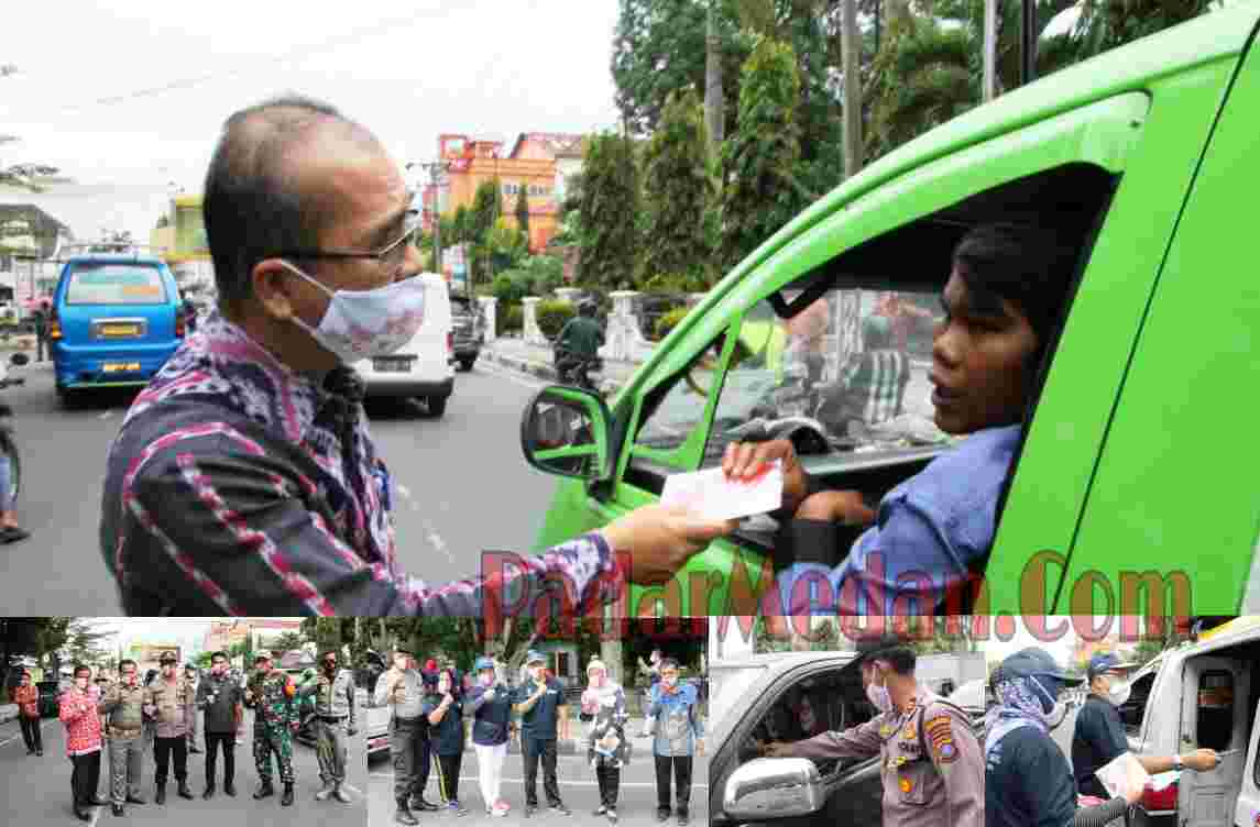 Peringati Hari Kesehatan, Plh Sekda Kota Siantar Bagikan Masker kepada Masyarakat