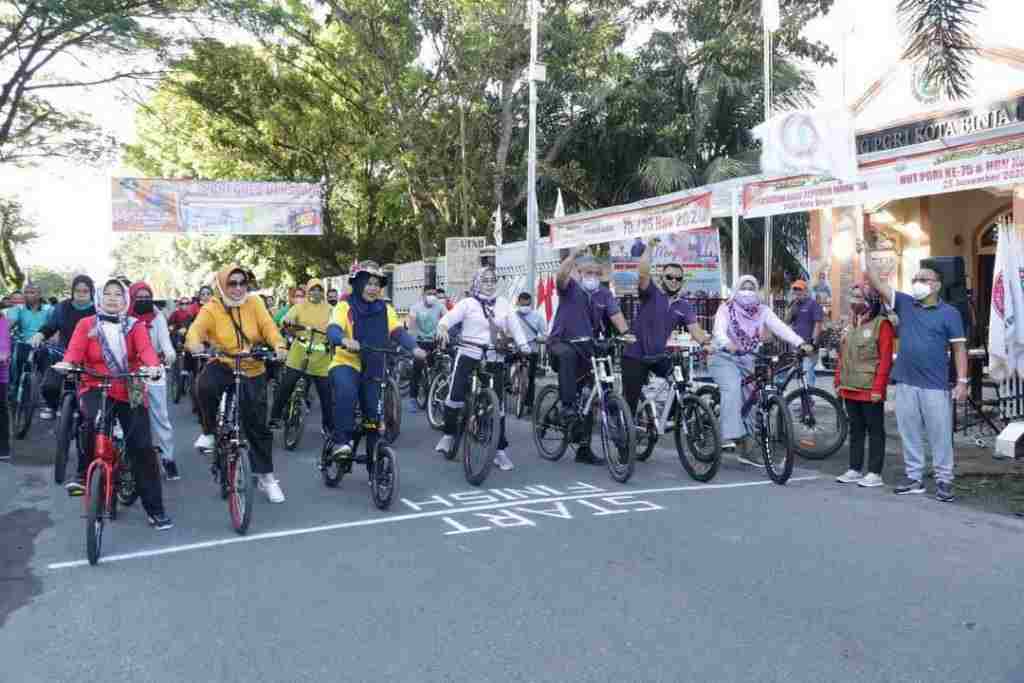 Walikota Binjai Memperingati HUT PGRI Ke-75 dan Hari Guru Nasional Diisi Kegiatan Sepeda Santai