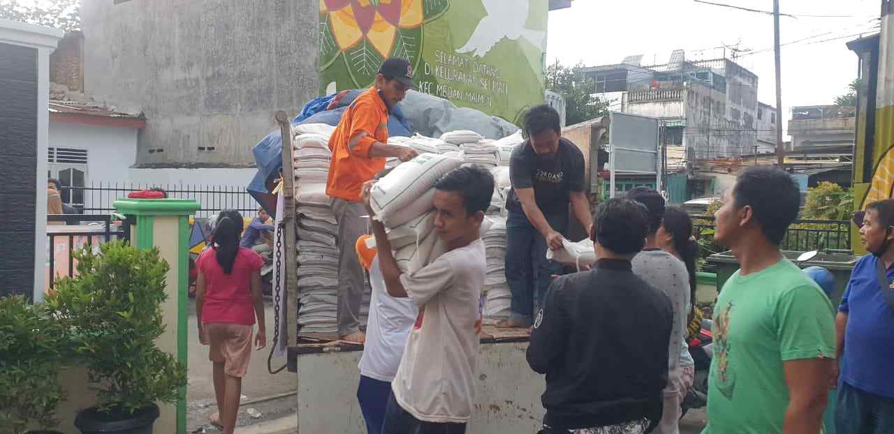 Kabaharkam Polri Kirim Bantuan 15 Ton Beras dan 750 Dus Mie Instan untuk Korban Banjir kota Medan 