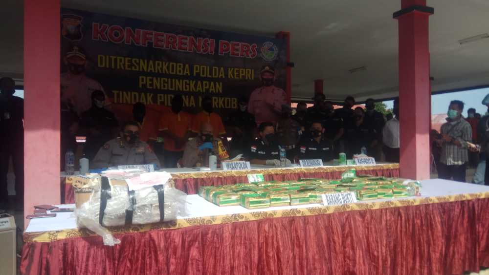 Ditresnarkoba Polda Kepri Ringkus 3 Tersangka beserta Barang Bukti 46 Kg Sabu