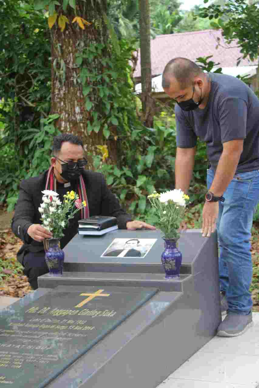 Memperingati 131 tahun GBKP, Pdt Masada Sinukaban Ziarah ke Makam Pekabar Injil GBKP