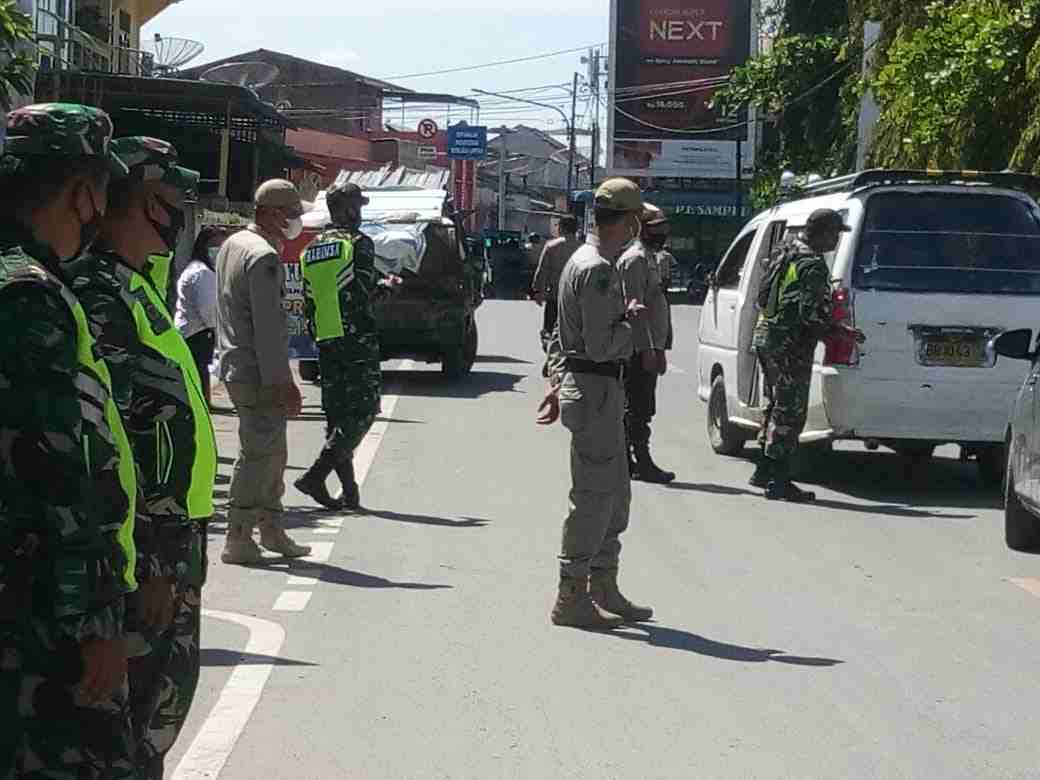 Minimalisir Penyebaran Covid-19, Polres dan Koramil Adakan Razia Masker di Samosir
