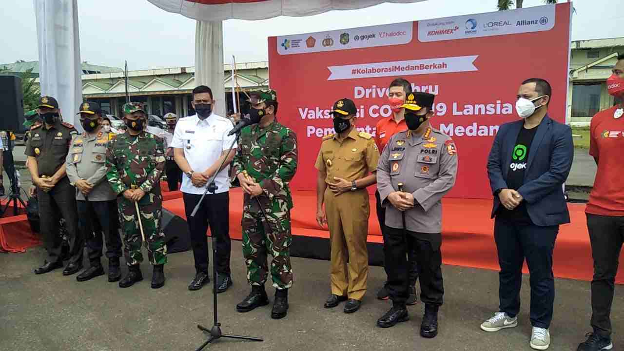 Panglima dan Kapolri Harapkan Proses Vaksinasi Drive Thru Berjalan Lancar