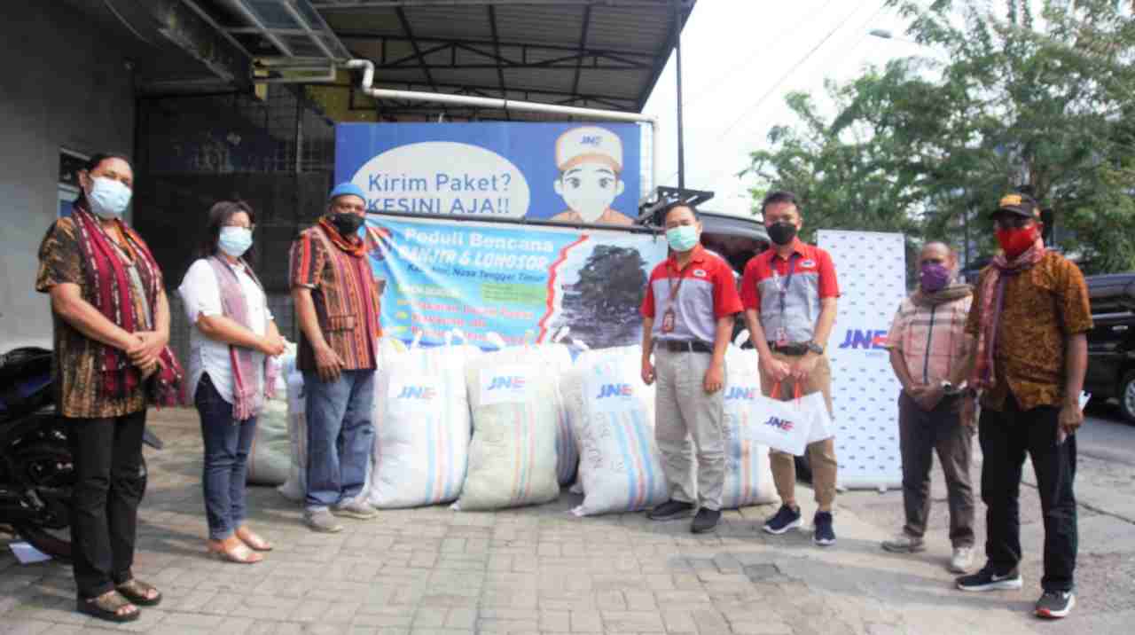 JNE Medan Gratiskan Pengiriman Bantuan ke NTT dari Kerukunan Keluarga Nusa Kenari