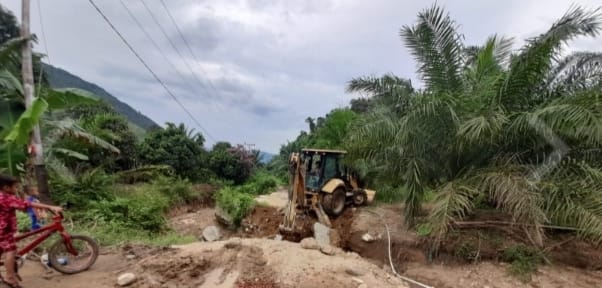 Pemkab Dairi Terus Upayakan Perbaikan Jalan di Tanah Pinem yang Rusak Akibat Bencana Alam