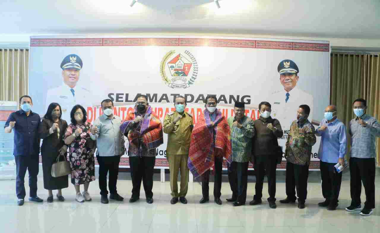 Wakil Bupati Taput Sambut Kunker DPRD Sumut, Paparkan Potensi Daerah