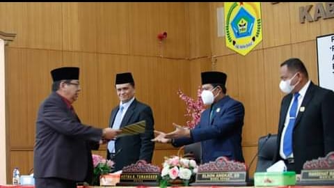 Pemandangan Fraksi DPRD terhadap Nota Pengantar Perubahan APBD Pakpak Bharat Dihadiri Wakil Bupati