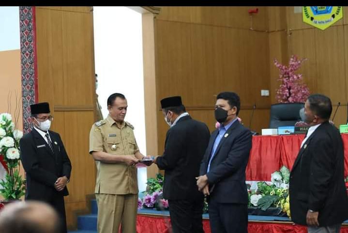 Paripurna DPRD Pakpak Bharat Wakil Bupati Sampaikan Nota Pengantar LKPJ TA 2021