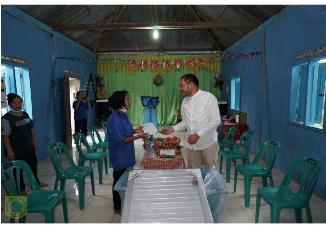 Bupati Pakpak Bharat Berikan Bantuan Renovasi Rumah Ibadah GKKI Traju