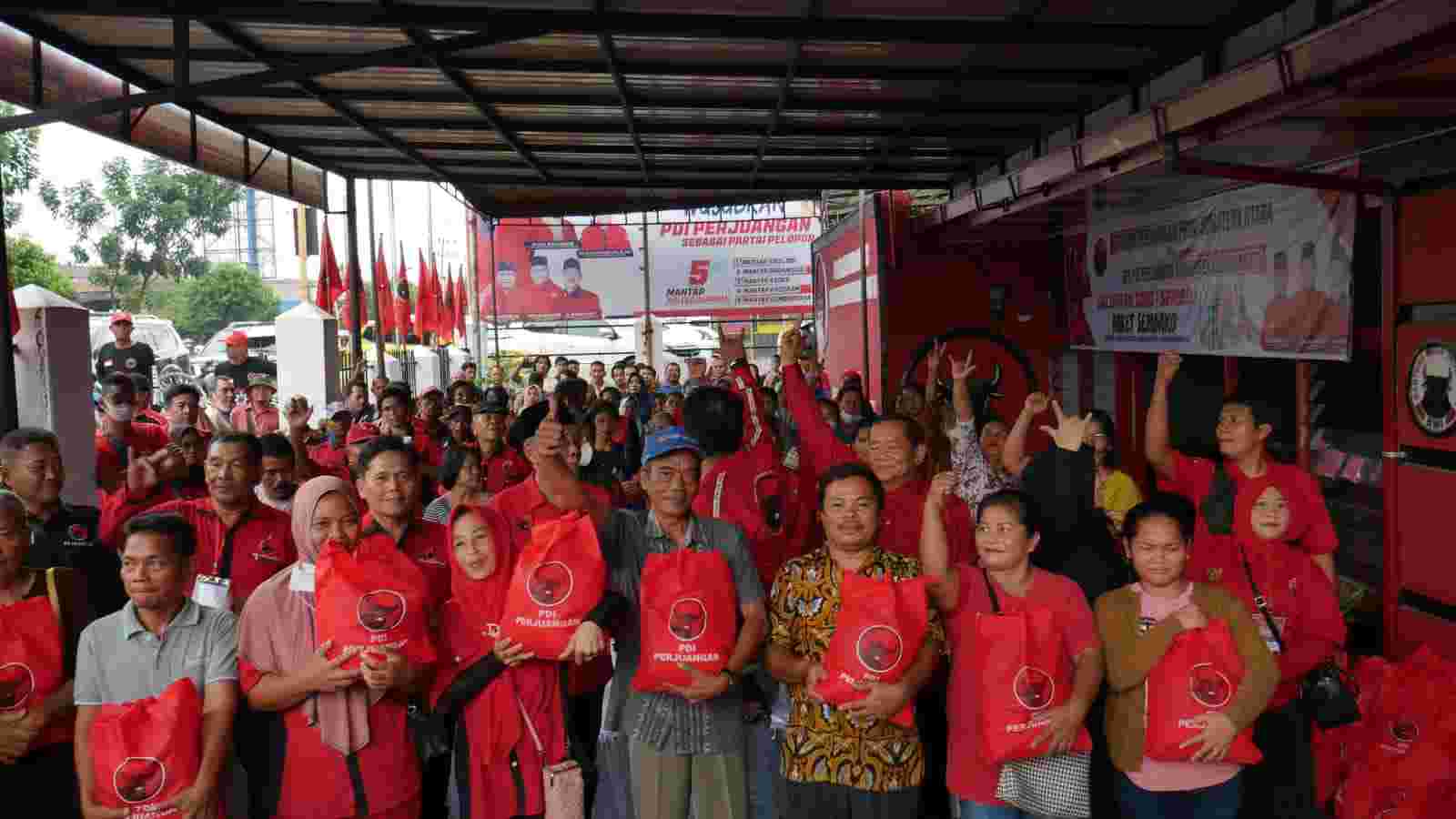 Bawa 6000 Paket Sembako, PDI Perjuangan Sumut Tuntaskan Silaturahmi Partai di Labuhanbatu Raya